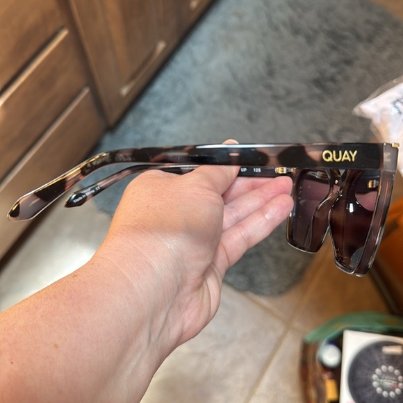 QUAY Level Up Tortoise Shell Good Frame Square Sunglasses Smoke Taupe Polarized - Picture 4 of 7